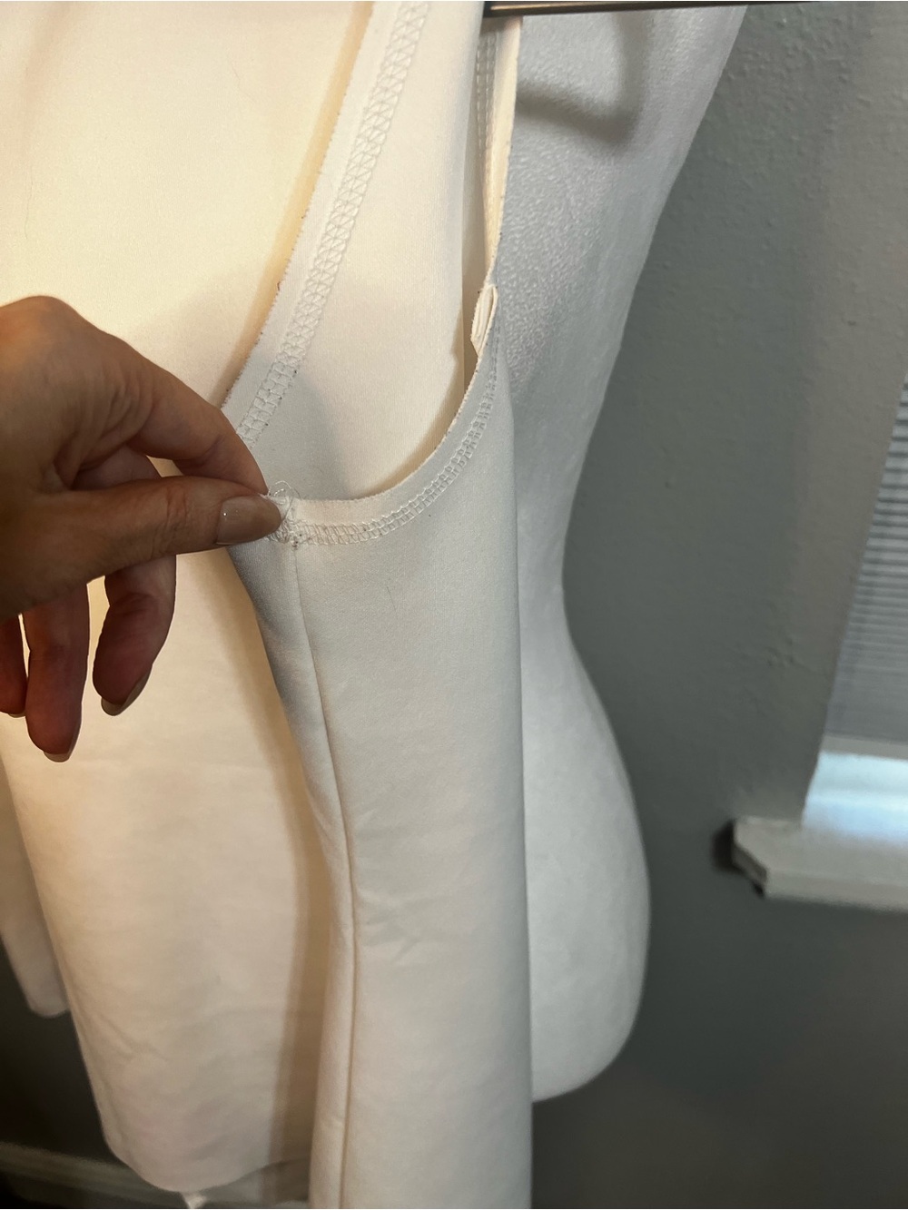 Ic by connie k Top Medium White Tank With Slit Crew Neck Long - Picture 12 of 14